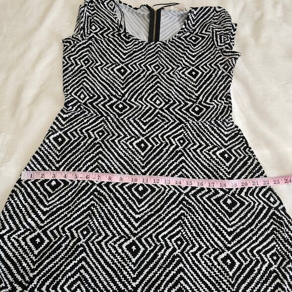 Michael Kors Black & White Sleeveless Dress - Size L - Picture 4 of 6